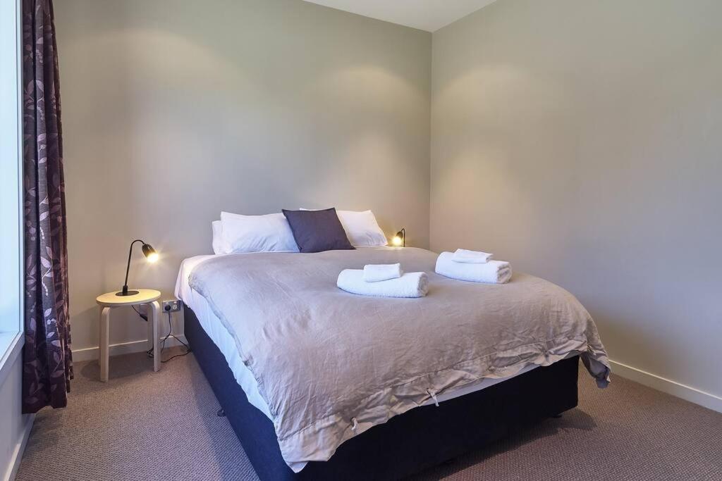 Roy'S Bay Luxury Accommodation Wanaka Bagian luar foto