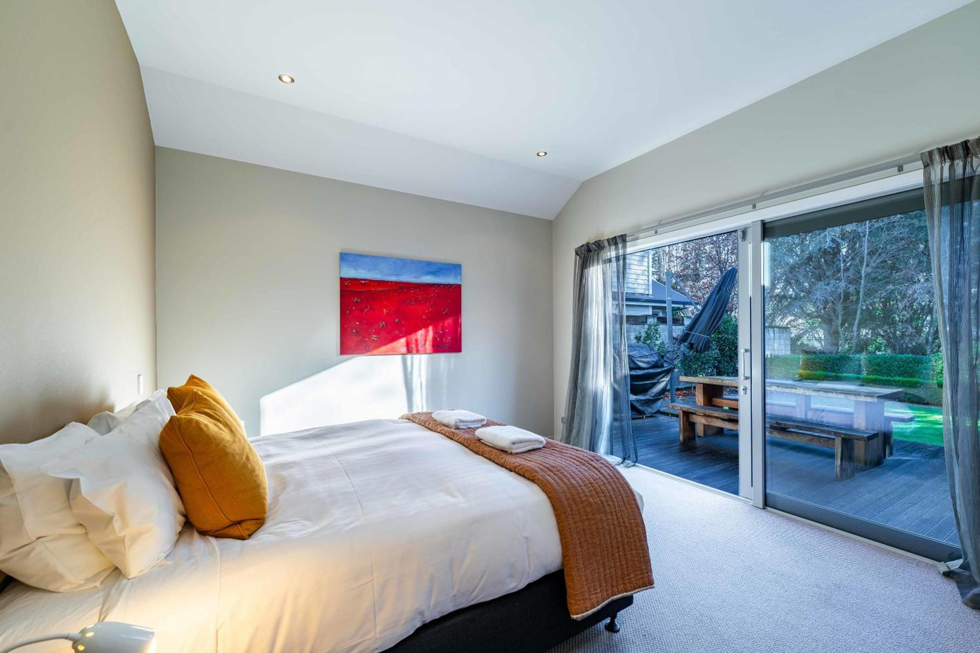 Roy'S Bay Luxury Accommodation Wanaka Bagian luar foto