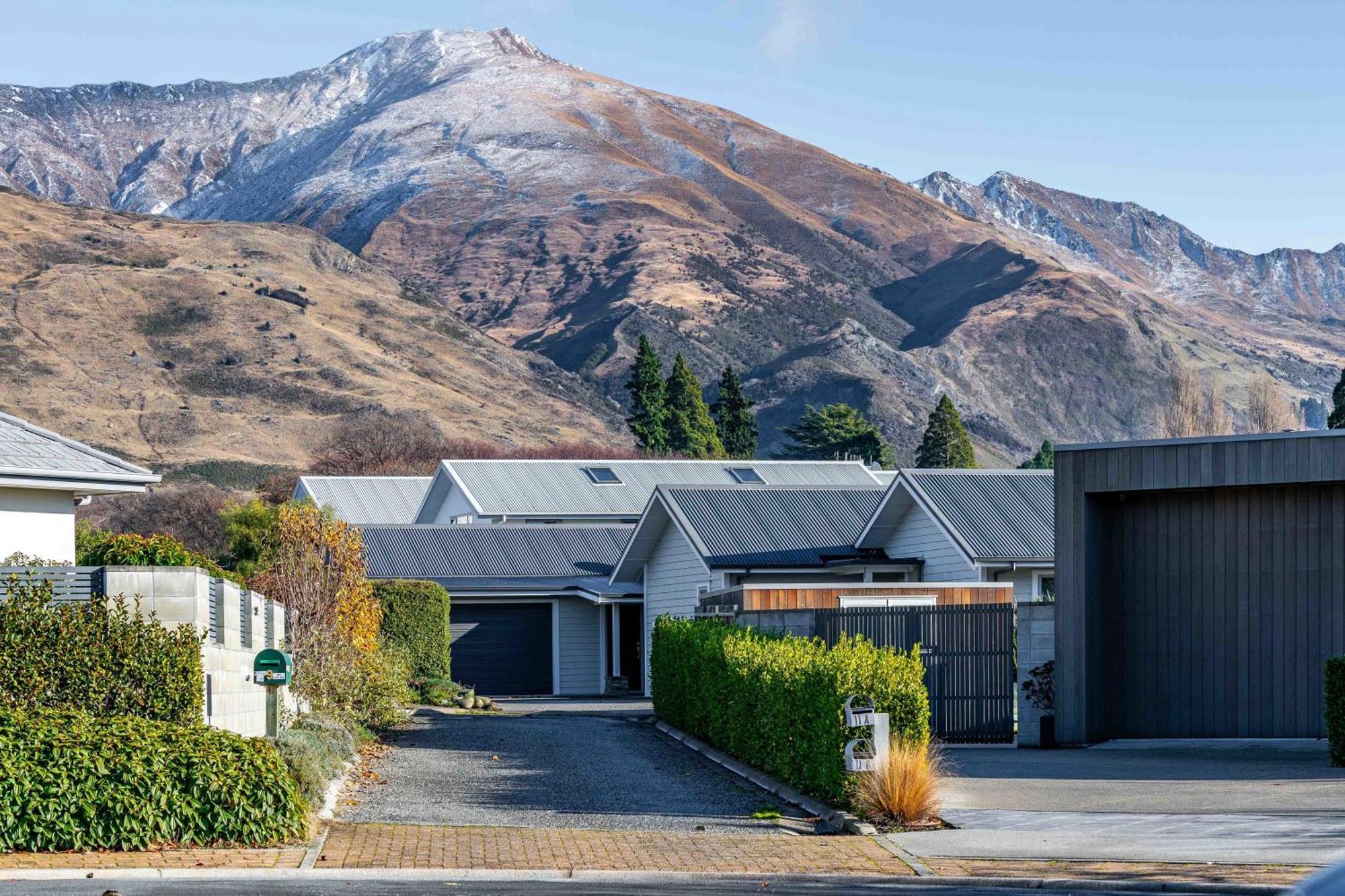 Roy'S Bay Luxury Accommodation Wanaka Bagian luar foto